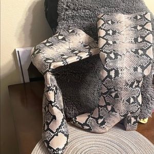 Madden Girl (Steve) grey high boots 6.5